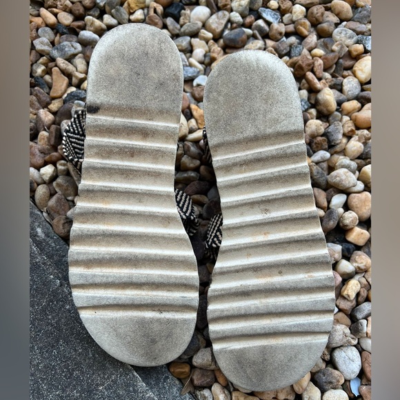 Steve Madden Platform Sandals Black and Tan - Picture 4 of 7